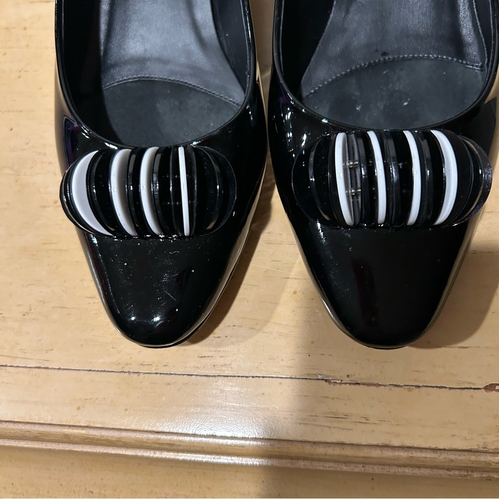 VANELI women’s black patent leather pump with decorative accent in size 7.5 - Picture 8 of 12